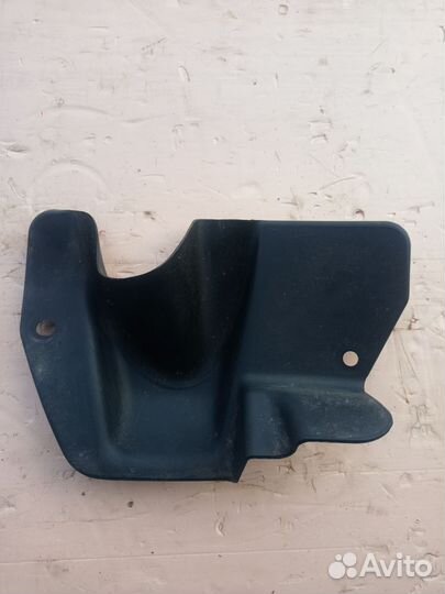 Кожух рулевой колонки нижний Volkswagen Passat B6