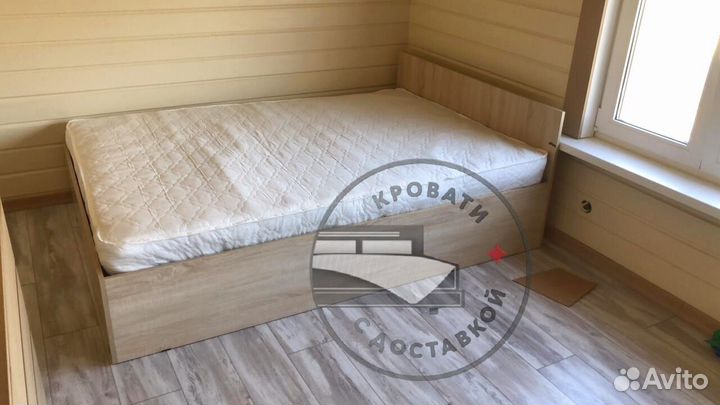 Кровать с матрасом