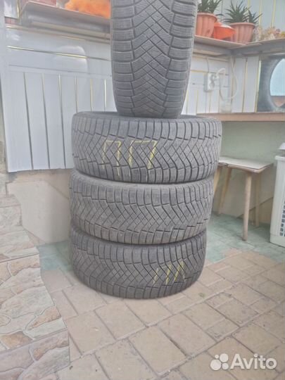 Pirelli Ice Zero 225/45 R18 95H