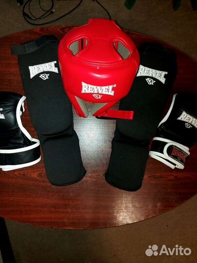 Щитки,перчатки,шлем