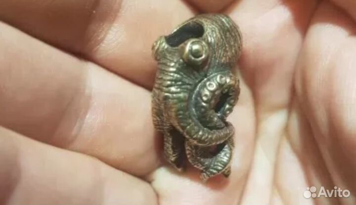 Бусина подвеска на темляк брелок осьминог