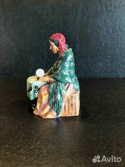 Фигурка Royal Doulton HN2159 Fortune teller Гадалк