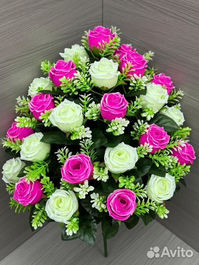 Искусственные цветы упаковкой