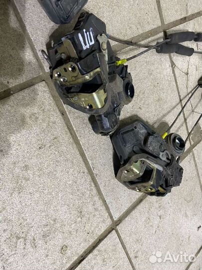 Замок двери toyota camry 30