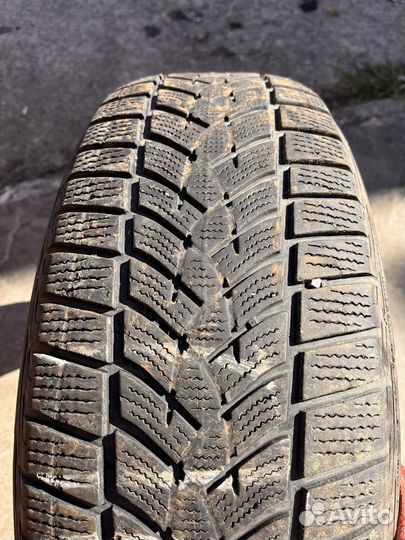Goodyear UltraGrip Ice 215/65 R17