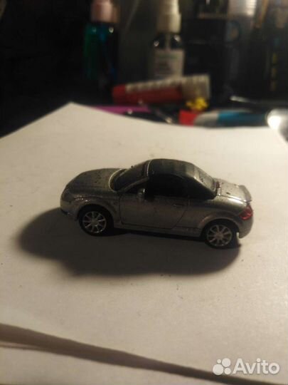 Бэтмобиль велик и машинки