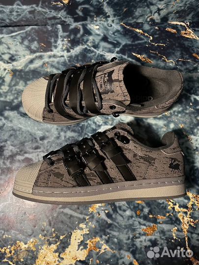 Adidas Superstar Rabbir hole