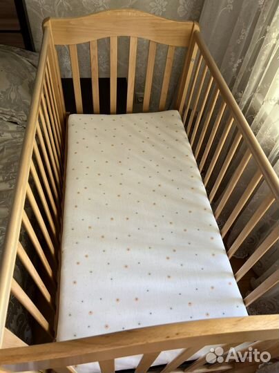 Детская кроватка с маятником и ящиками
