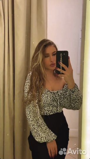 Блуза с открытыми плечами