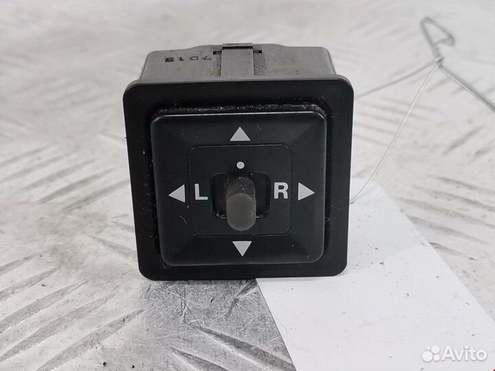 Кнопка (выключатель) Mitsubishi Galant 7 1997