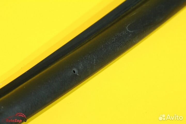 Volvo FM Уплотнитель правой передней двери