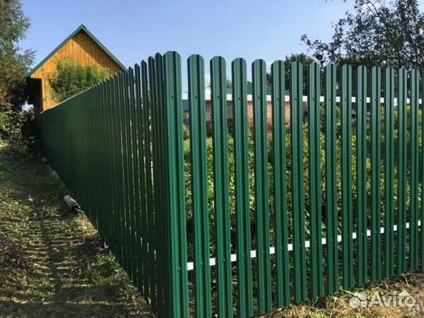 Забор из евроштакетника с установкой