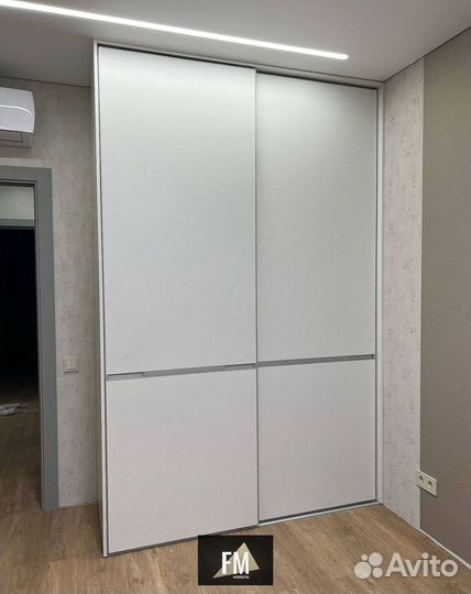 Современный шкаф купе