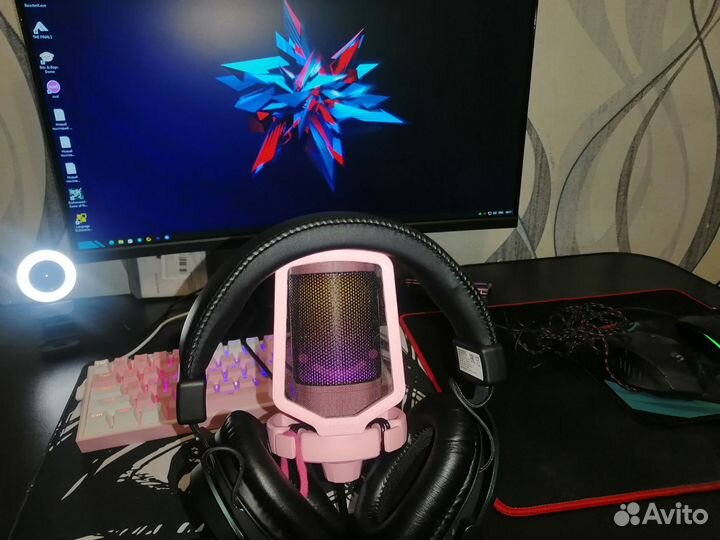 Наушники, коврики для мыши, клавиатура, микрофон