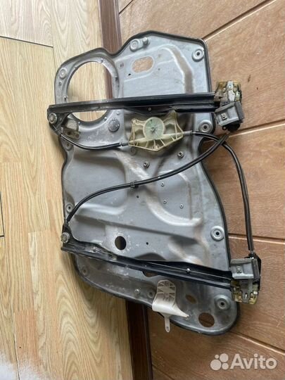 Стеклоподъёмник пер Левий VW Touran 1T1837729AJ