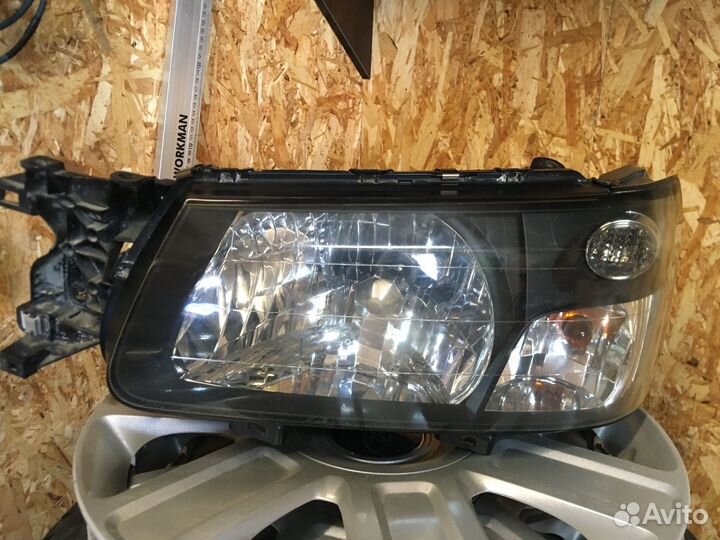 Фара лево subaru forester SG5