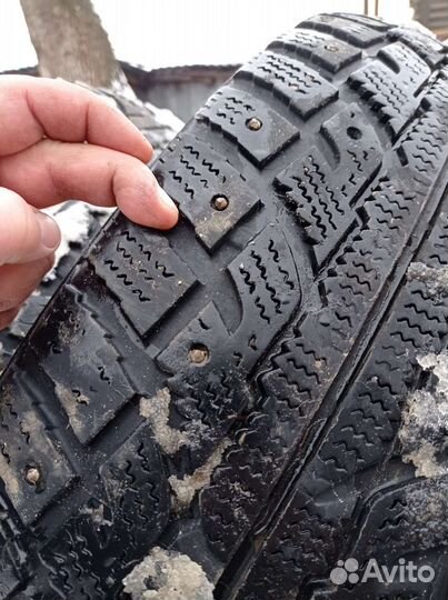 Kumho I'Zen RV Stud KC16 245/70 R16 и 245/70 R16