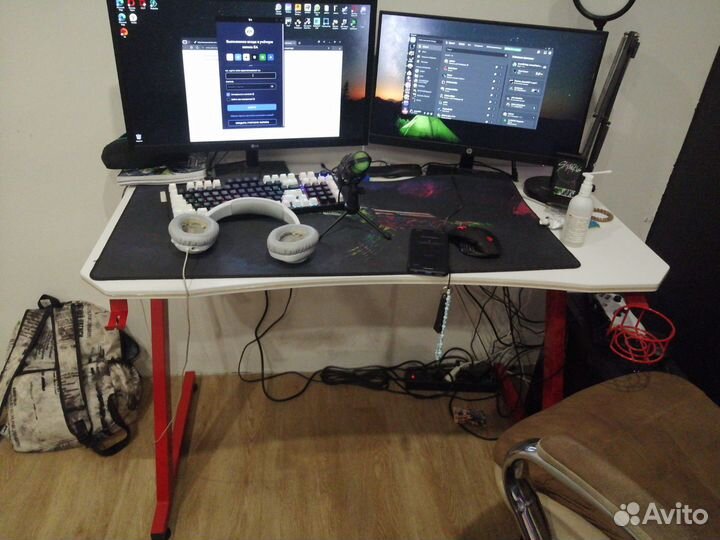 Игровой компьютерный стол