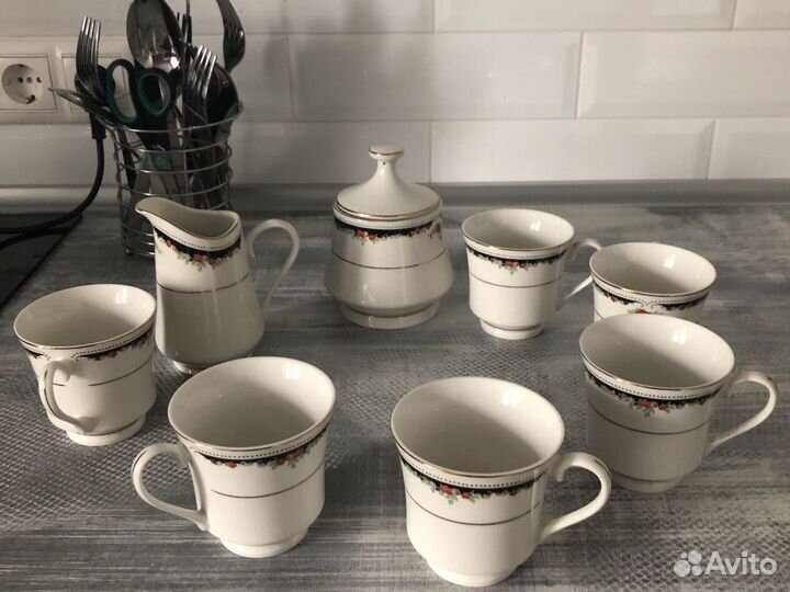 Сервиз чайный, посуда (кружки, сахарница, молочник