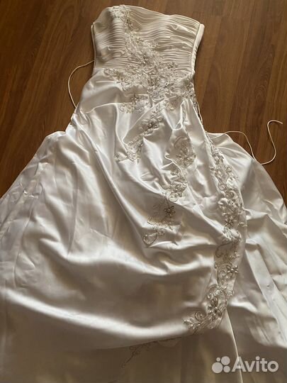 Свадебное платье, фата, сумочка