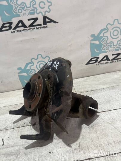 Кулак передний правый Volkswagen Polo 5