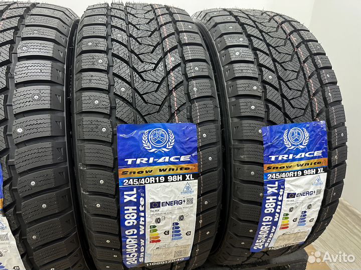 Tri Ace Snow White II Stud 245/40 R19 и 275/35 R19 98J