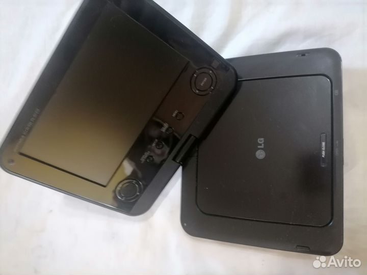 Портативный dvd плеер LG d472b