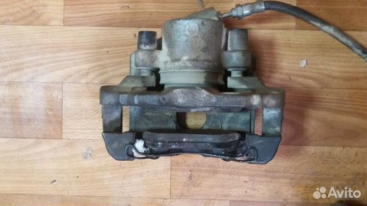 Суппорт тормозной передний правый Ford Fusion I