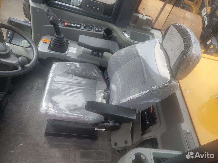 Фронтальный погрузчик XCMG LW550RU, 2023