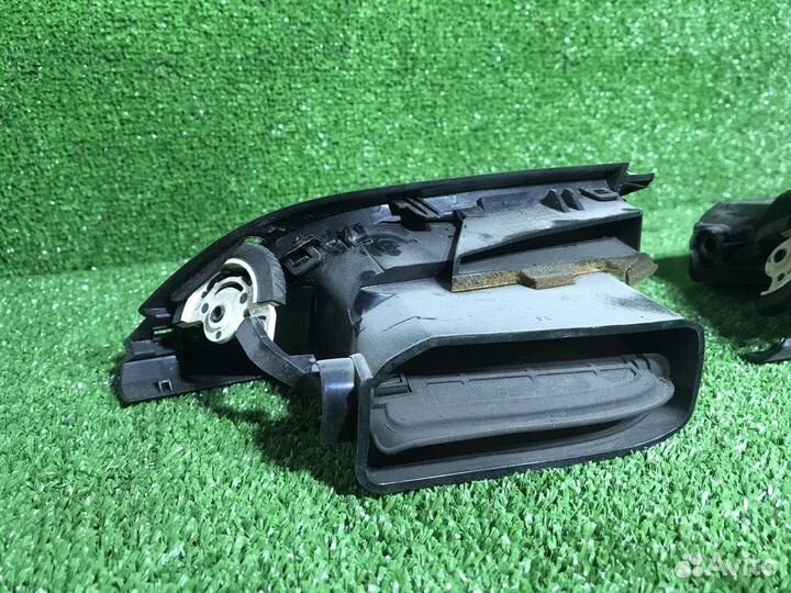 Дефлектор торпедо peugeot 207