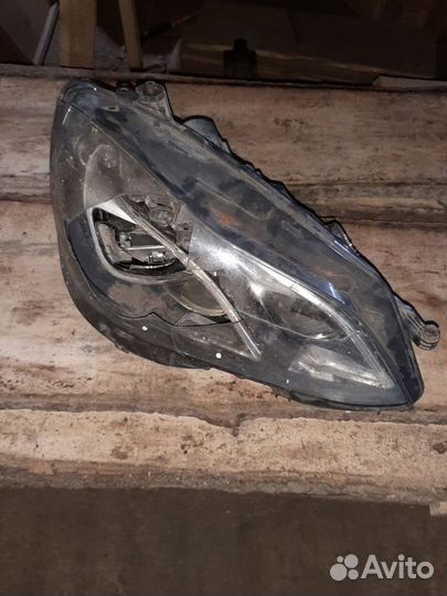 Правая фара mercedes W212 S212 битая