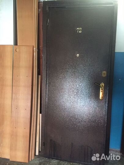 Дверь входная металлическая б/у