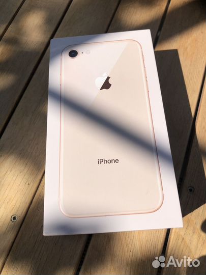 Коробка от iPhone 8