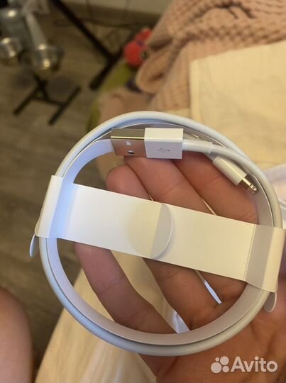 Наушники apple airpods. Наушники и кейс