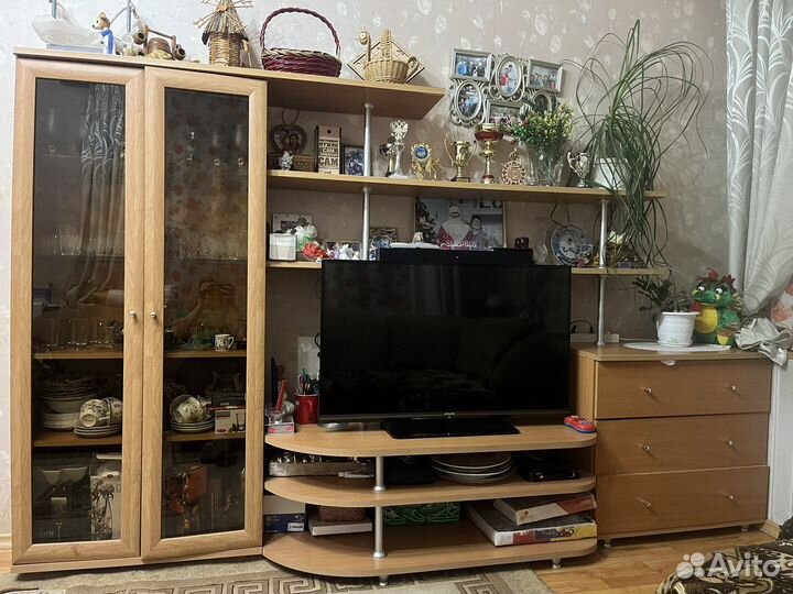 Стенка в гостиную с комодом