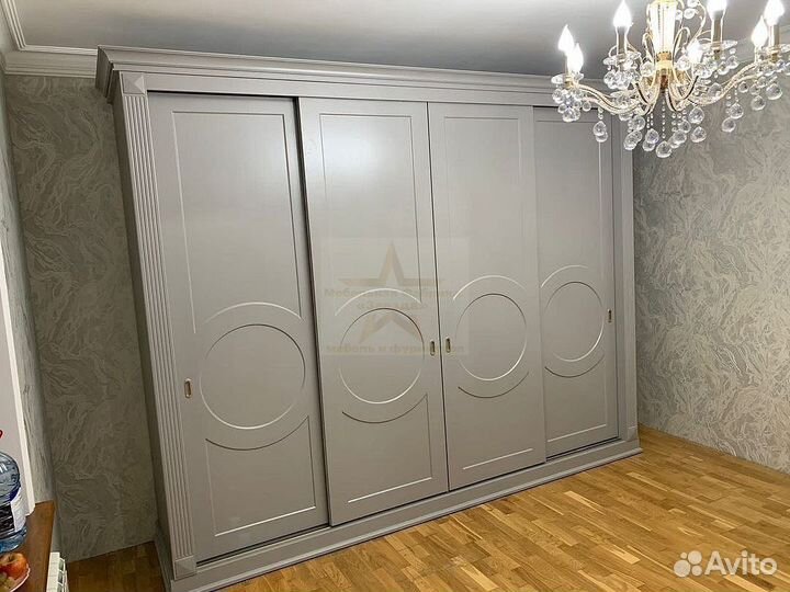 Шкаф витрина