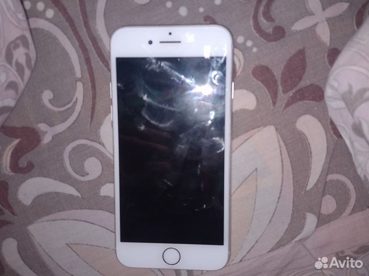Телефон iPhone 8 64 gb