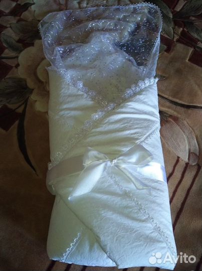 Продается конверт-одеяло для выписки белого цвета