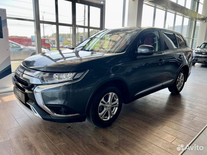Mitsubishi Outlander 2 CVT, 2020, 42 212 км