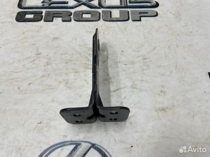 Кронштейн сиденья зад. Land Rover Range Rover Vela