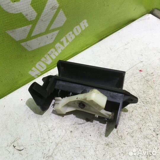 Ручка двери багажника Тойота Королла Е120