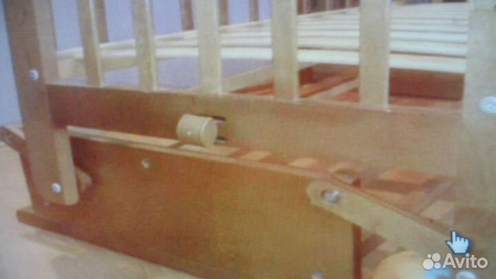 Детская кроватка-маятник