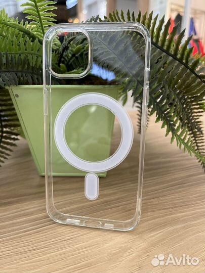 Прозрачный чехол MagSafe на iPhone 13