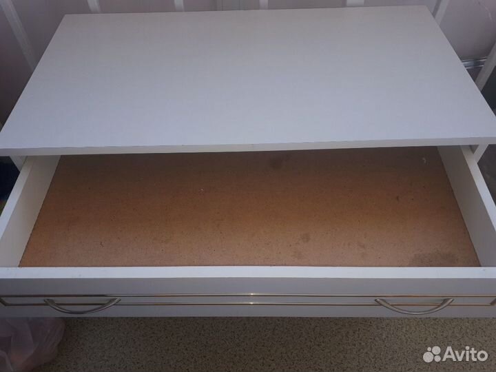 Туалетный столик белоснежный