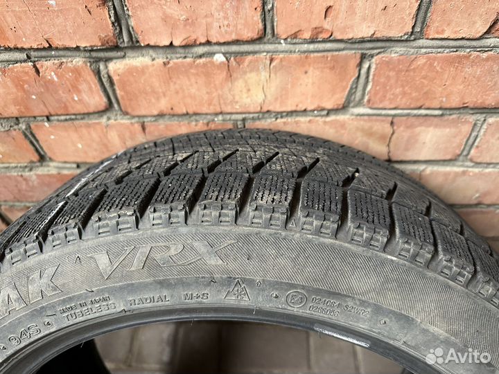 Bridgestone Blizzak VRX 235/45 R18 94S