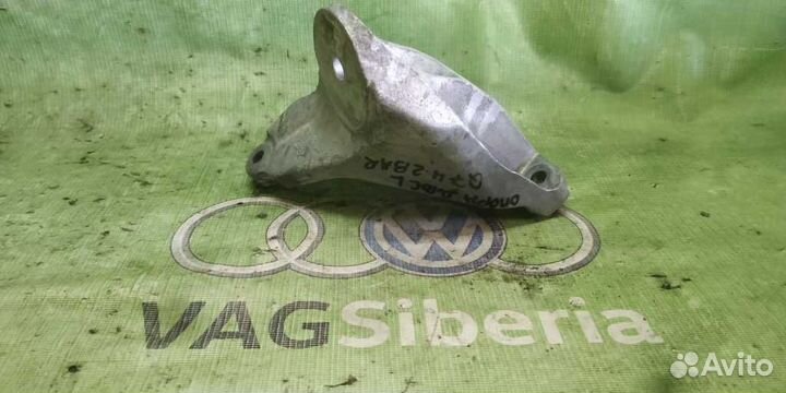 Кронштейн двигателя левый 7L8199307D audi Q7 BAR