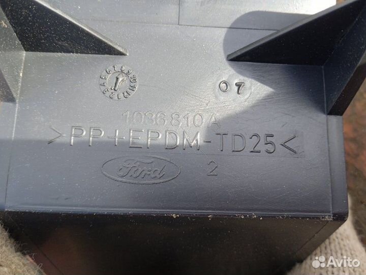 Левый малый вещевой ящик Ford Fusion 1.4 2007 б/у