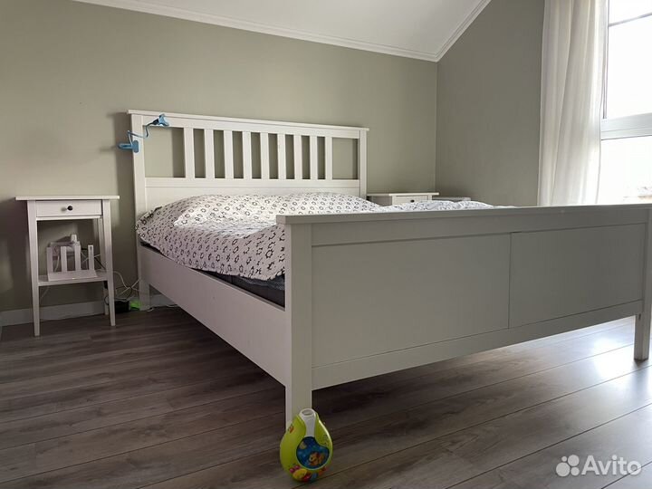 Кровать икеа и 2 тумбочки