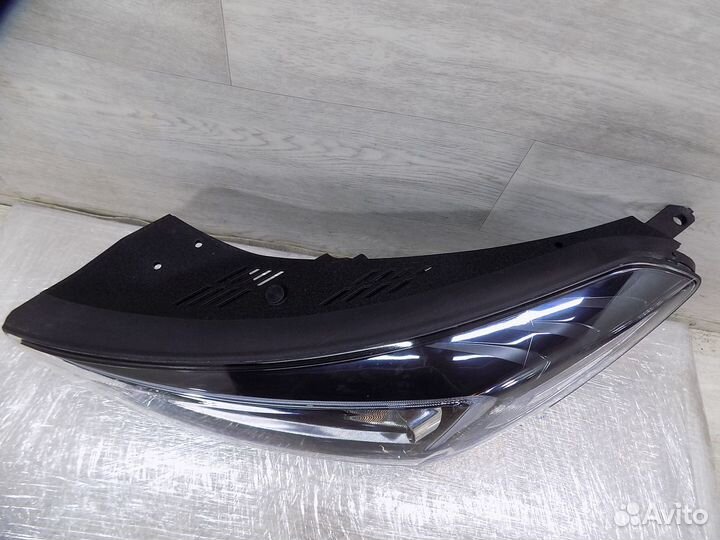 Фара левая Hyundai Tucson