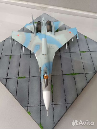 Модель самолета Су-27 см